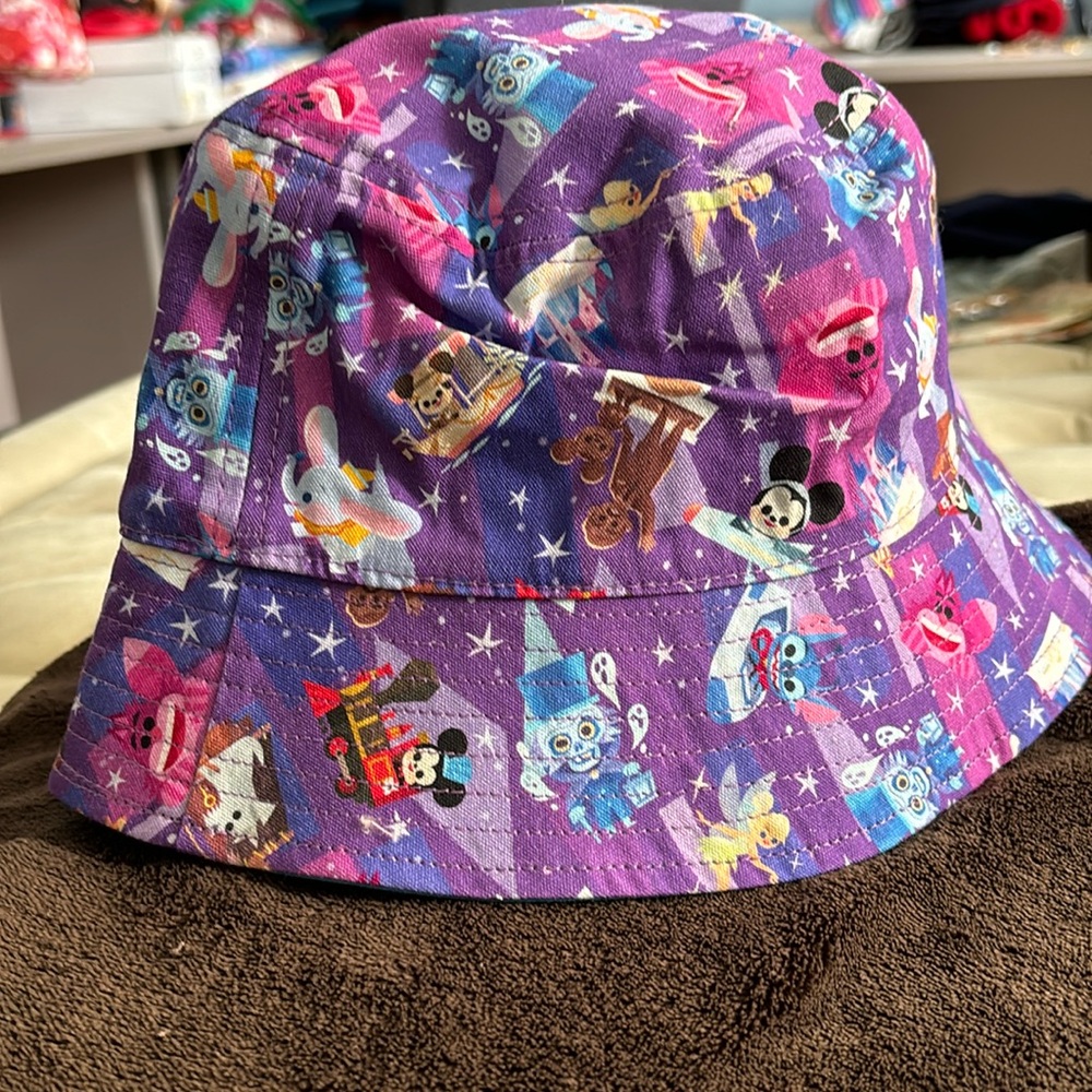 Children’s Disney Hat. Perfect for the beach or pool w/ Baby Disney Characters.